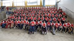 La foto de familia se tom ayer, domingo, en las instalaciones del Carballo Calero.