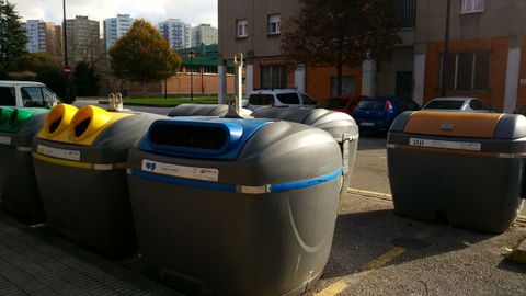 Isla de contenedores en el Pol�gono 