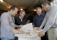 Pastor Rodr�guez, Che Tembra, Cartea e Ares miran o suplemento. 