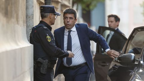 Carlos Mazón, entrando al Palau de la Generalitat valenciana