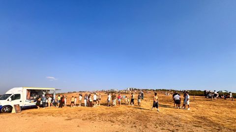 Numerosas personas subieron hasta A Veiga para disfrutar del eclipse