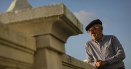 Ram�n Abelenda, Moncho Pasiensias, mirando a ese mar de Carril al que ha estado atento durante toda su vida. 