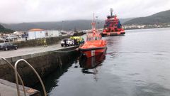 Los servicios sanitarios acudieron a la d�rsena, pero nada se pudo hacer por salvar al hombre