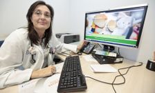 La doctora Esther V�zquez trabaja en la consulta de neuropediatr�a del HULA. 