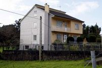 La casa familiar est� en una peque�a aldea de Porto do Son.
