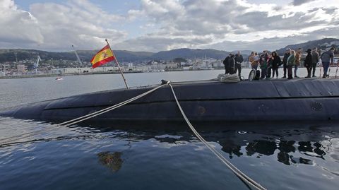 Submarino Tramontana atracado en la Escuela Naval de Mar�n