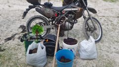 Imagen del marisco y de los utensilios decomisados este mi�rcoles en Corme.