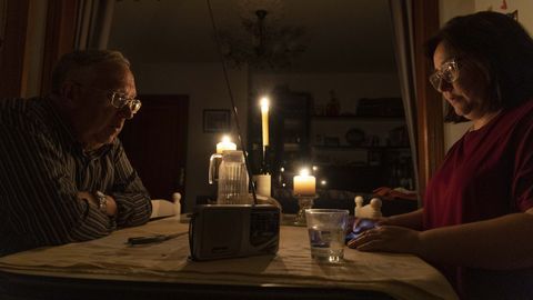 Tras las velas y el transistor, los compostelanos se han lanzado a por los generadores