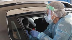 Vista del autocovid instalado en el hospital de Ria�o