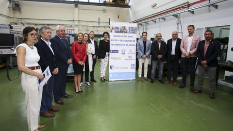 Representantes políticos, del CIFP Ferrolterra y de las empresas colaboradoras se dieron cita en la presentación del nuevo ciclo