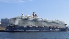 El crucero Mein Shiff 6, de la naviera alemana TUI, amarrado ayer en Vigo.