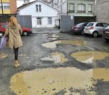 El solar, lleno de socavones. 