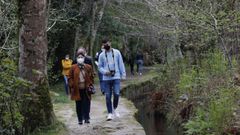 El Paseo dos Namorados, en Cervo, otro de los enclaves naturales de A Mari�a que atrajo a mari�anos y visitantes esta Semana Santa