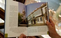 La nueva gu�a, que lleva por t�tulo �Ferrol desde Ferrol�, ya se encuentra a la venta.