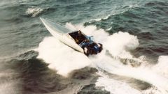 Imagen de archivo de una planeadora en la r�a de Arousa en el a�o 2000