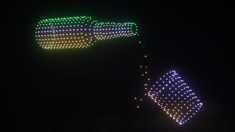 Una sidra y un vaso hecho con drones