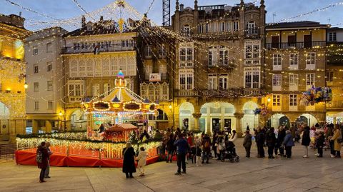 El carrusel instalado en la praza Maior de Ourense.