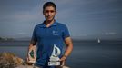 Bruno Iglesias, con dos trofeos de su coleccin.