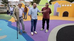 El último acto:  Al igual que la comparecencia por los fondos europeos, tampoco estaba ayer en la agenda del alcalde la apertura del renovado parque infantil del Rego da Balsa, que está dedicado al trolebús de Carballo, y a su historia, de manera temática. Pero también justo ayer llegó la certificación que acredita su idoneidad. Y se abrió por la tarde. Tiene juegos muy llamativos, como un tobogán doble de acero inoxidable, casa de juegos o carrusel.