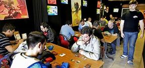 Rodrigo, supervisando las partidas durante la reciente presentaci�n de una nueva colecci�n de Laberinto de Drag�n.