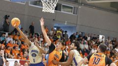 Childress fuerza una entrada a canasta ante el Leyma en Vilagarc�a