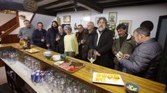 En la inauguraci�n de la exposici�n en el bar de Lupe se falt� el vino ni el pincho
