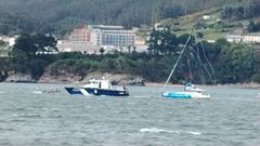 Velero que participaba en la regata Transat Jacques Vabr y que debi ser remolcado a Viveiro