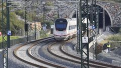 Entre Santiago y Ourense tambin se instalaron traviesas polivalentes, que facilitan el cambio al ancho internacional