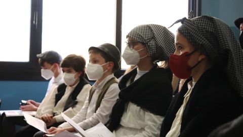 Teatralizaci�n na biblioteca municipal Mar�a Ba�a, en Cabana