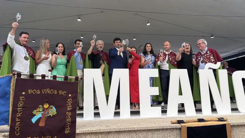 En el centro, Carlos Sobera y Luis L�pez, nuevos embajadores del Vino de Mea�o