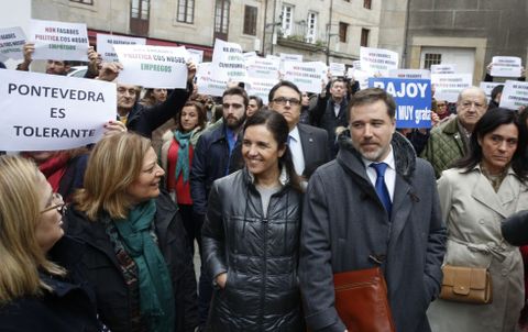 Franco, a la izquierda de Pilar Rojo y Jacobo Moreira, en la concentracin en apoyo a Rajoy. 