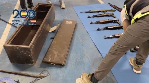 Imagen de las armas de guerra incautadas en la operaci�n