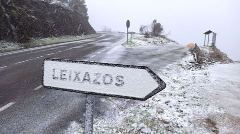 La nevada empez a arreciar a media tarde en la carretera que sube a Folgoso do Courel desde Quiroga