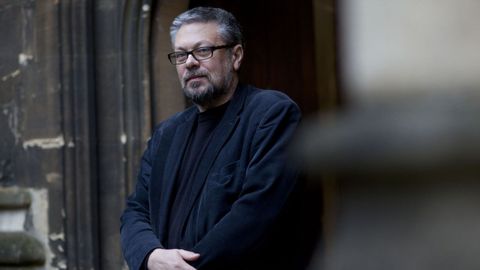 El arsenal nuclear. «A los políticos occidentales en realidad no les importa en absoluto si en Rusia hay democracia o dictadura, solo les interesa que se controle el arsenal nuclear», advierte un escéptico Mijaíl Shishkin (Moscú, 1961).