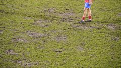 Estado del c�sped de O Couto, con el terreno levantado