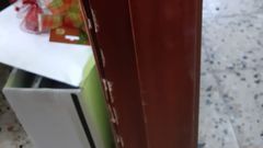 Da�os causados en una de las puertas que forzaron los ladrones