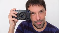 Pablo Ara�jo est� detr�s de la firma No la t�pica foto
