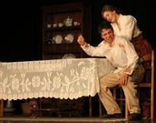 Elena y Jos� en sus papeles de Raimunda y Norberto. 