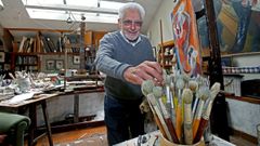 El pintor, Rafael �beda, en el estudio que tiene en su casa