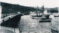 O porto de Viveiro, a primeiros do s�culo XX, cando os barcos chegaban � ponte da Misericordia