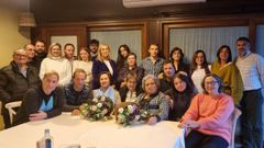 La familia R�os al completo, con Lola y Conchita a la cabeza, durante la comida que celebraron y en la que recordaron a Carmela R�os, Victoriano Calvo Mayo, empresario negreir�s, y Carlos Fern�ndez, prestigioso otorrino coru��s impulsor del Centro Oncol�gico.