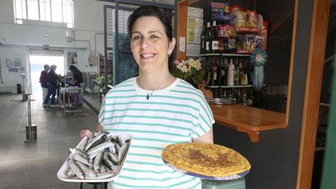 Pescaditos y tortilla, dos de las señas de identidad del Bocarte, un cafetín con solo tres mesas dentro y terraza