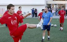 Diego Quiroga, a la izquierda, ejercit�ndose en un entrenamiento de pretemporada del Lemos.