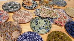 Platos decorados con tela por la gallega Nuria Caama�o