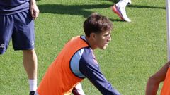 El central del Celta Javi Rodr�guez, en un entrenamiento en la Cidade Deportiva Afouteza.