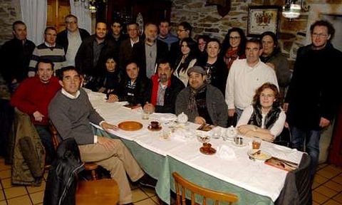 Los profesionales de la comunicacin de la Costa da Morte disfrutaron de una cena.