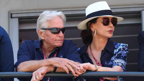 Michael Douglas y Caterine Zeta Jones, junto se una imagem de archivo