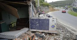 Las familias dicen que las obras han sido la causa del desplome de la fachada de la casa. 
