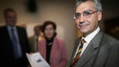 Francisco Varela, en el a�o 2016, recogiendo en Vigo un premio por un art�culo del sector naval