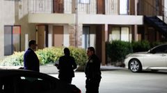 Tres polic�as, en las inmediaciones de la iglesia de Sacramento (California) donde se produjo el suceso